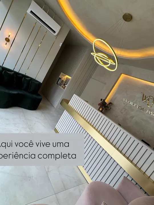 Publicação do Instagram: recepção da clínica, com a frase “Aqui você vive uma experiência completa”